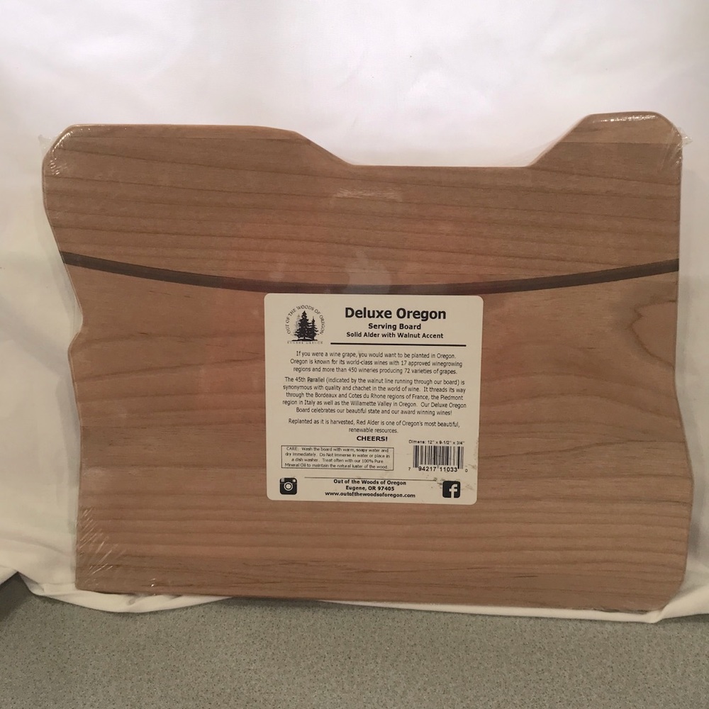 NWOT Oregon shaped Serving Board